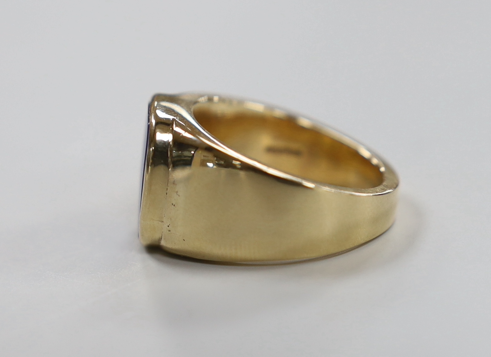A modern 9ct gold and chalcedony set signet ring, size R, gross weight 15.8 grams.